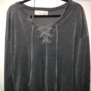 Criss-cross sweatshirt